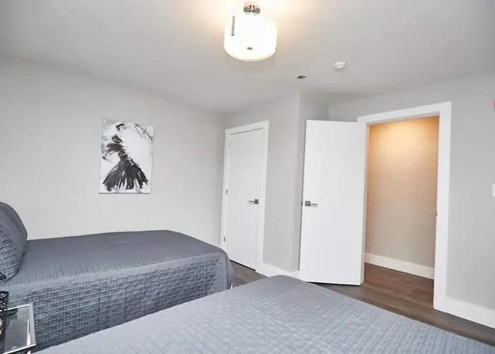 Clifton Hill Hideaway 2B -Two Bedroom Condo