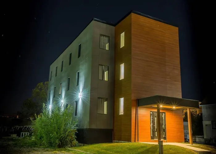 Clifton Hill Hideaway 2B -Two Bedroom Condo